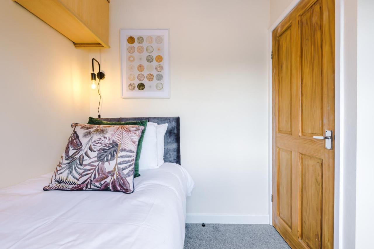 Charming 3-Bed Cottage In Chester, Ideal For Families & Workers, Free Parking - Sleeps 7 Eksteriør billede