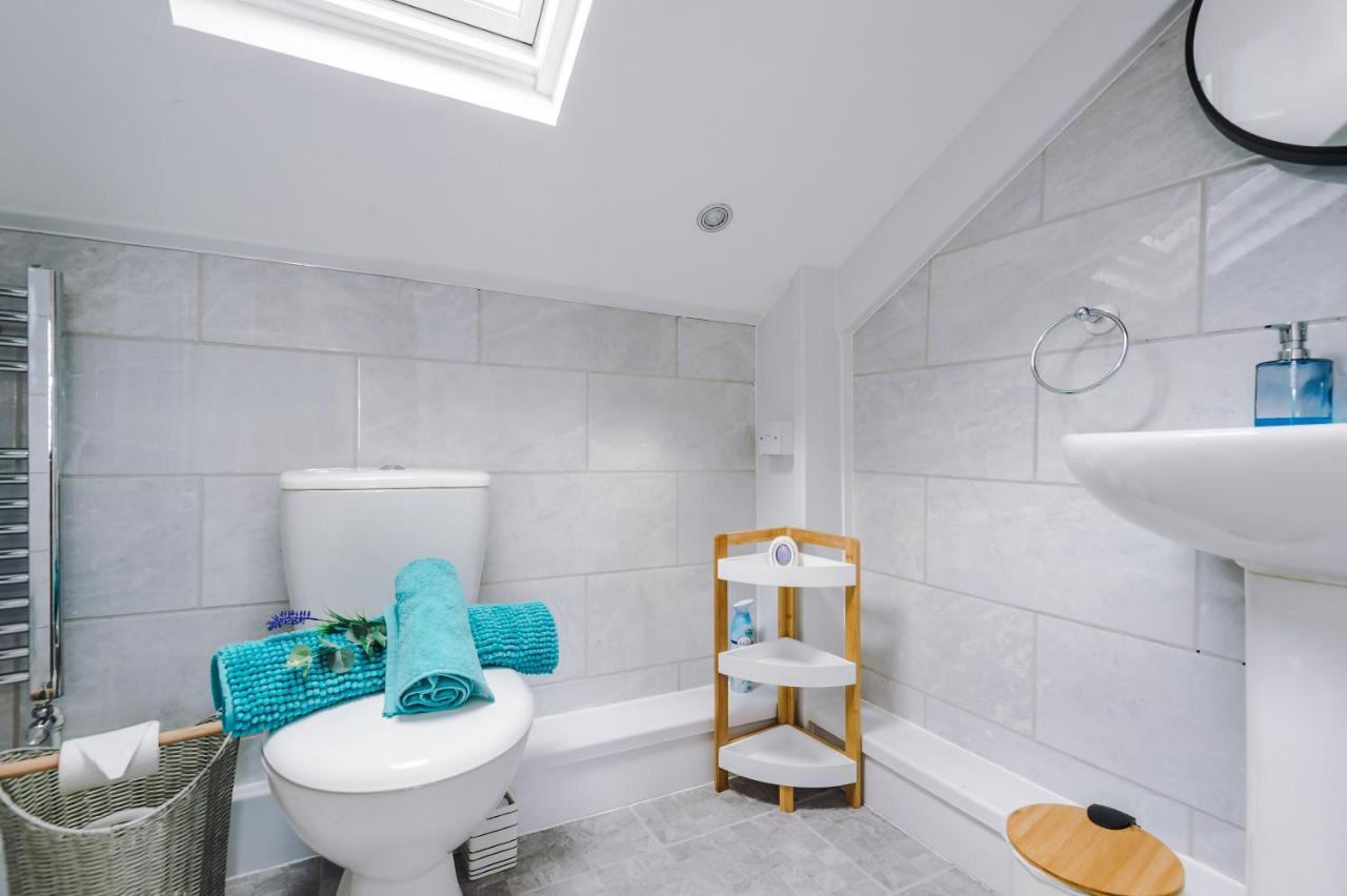 Charming 3-Bed Cottage In Chester, Ideal For Families & Workers, Free Parking - Sleeps 7 Eksteriør billede