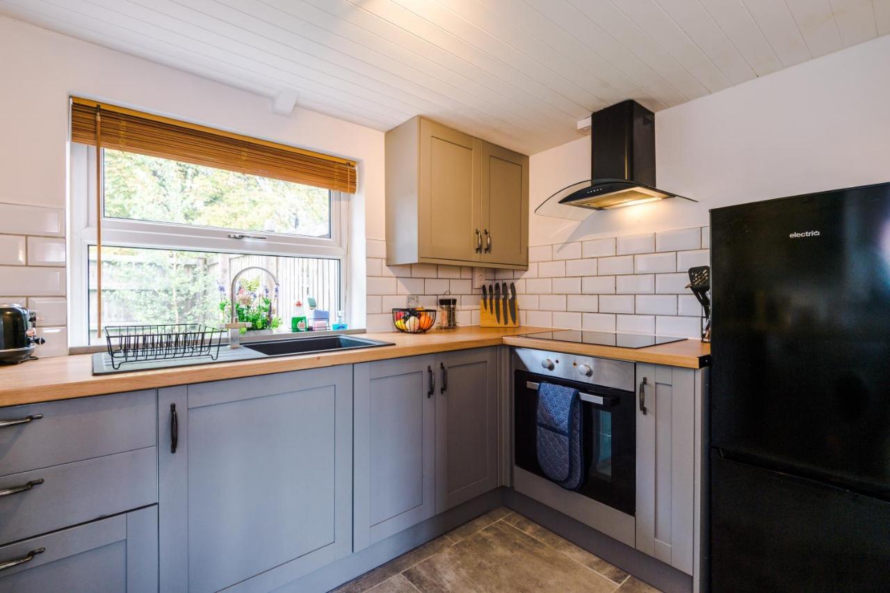 Charming 3-Bed Cottage In Chester, Ideal For Families & Workers, Free Parking - Sleeps 7 Eksteriør billede